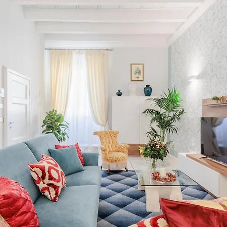 The Silk Thread Apartment *